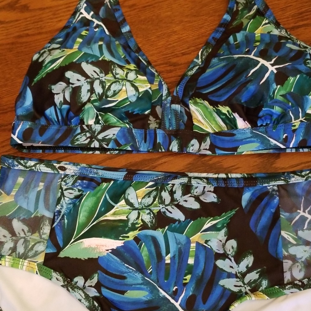 XXL or 4X  2 piece blue floral bikini - Picture 4 of 4